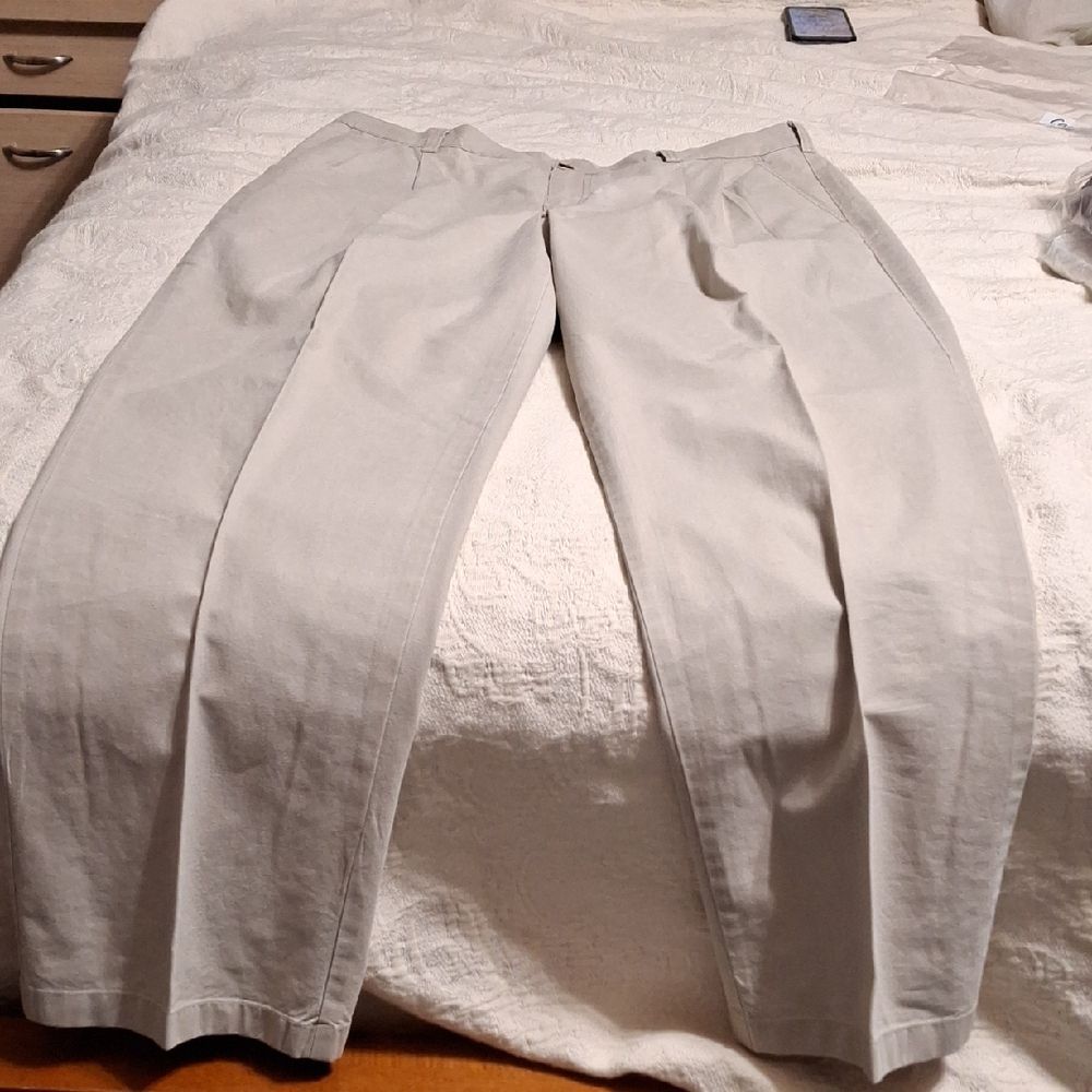 L.L. Bean Men's Light Gray Chinos (Can278)